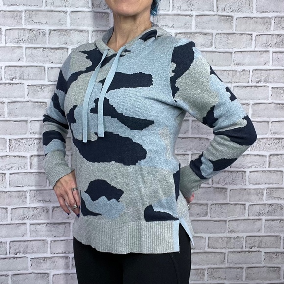 NWOT |•TRIBAL•| Grey & Blue Camo Hooded Sweater Size Small - Picture 3 of 8